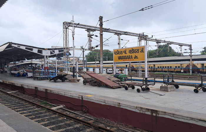વડોદરા રેલવે સ્ટેશન પ્લેટફોર્મ નં-૬ પર પાર્સલ વિભાગ પાસે વેરહાઉસ બનશે 1 - image
