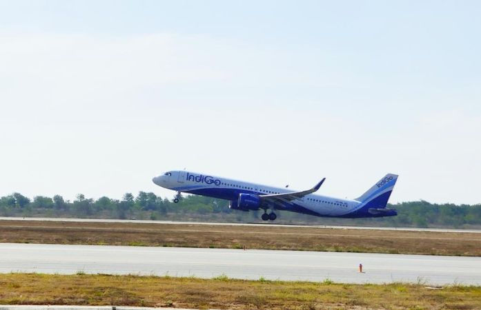 પક્ષી સાથે અથડાયા બાદ ઈન્ડિગોનું વિમાન નુકસાનગ્રસ્ત, ઋષિકેશમાં સર્જાઈ દુર્ઘટના 1 - image