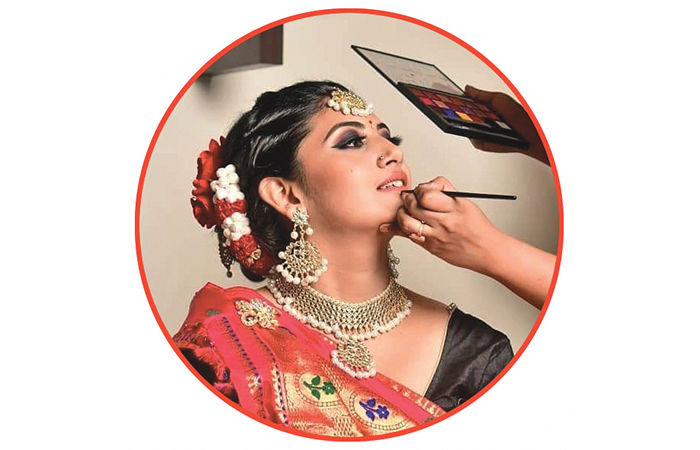 નવવધૂને નિખારતો મેકઅપનો જાદૂ . 1 - image