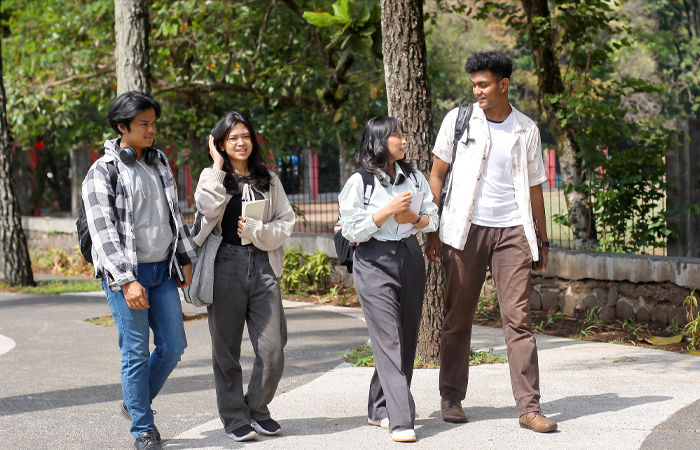 ભારતીય વિદ્યાર્થીઓનો UKથી કેમ થયો મોહભંગ, યુનિવર્સિટી એડમિશનમાં 21 ટકાનો ઘટાડો 1 - image