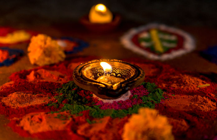 ધનતેરસે કઈ વસ્તુ ખરીદવી અતિશુભ? દિવાળી પર રંગોળીનું શું છે મહત્ત્વ? જાણો 4 સવાલોના જવાબ 1 - image
