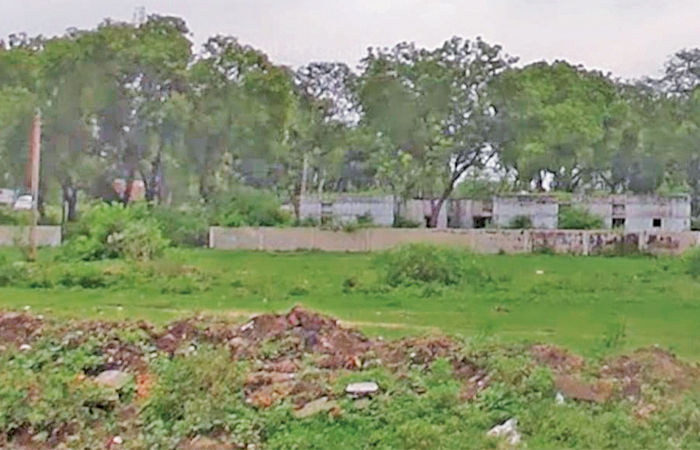 વાંઠવાળી ગામે કરોડોની સરકારી જમીનનું બારોબારીયું : તલાટી સસ્પેન્ડ 1 - image