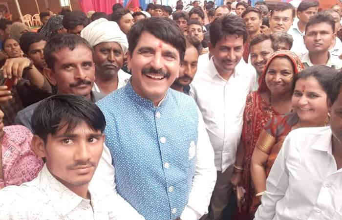 શંકર ચૌધરી અને અલ્પેશ ઠાકોરએ કોંગ્રેસના MLA ગેનીબેનના ઘરે સાથે ભોજન લીધું 3 - image