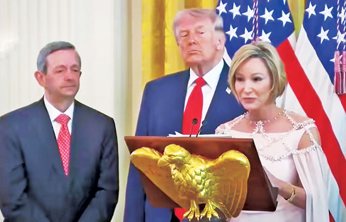 ધાર્મિક સલાહકારે ટ્રમ્પની સરખામણી ઇશુ ખ્રિસ્ત સાથે કરતાં વિવાદ 1 - image