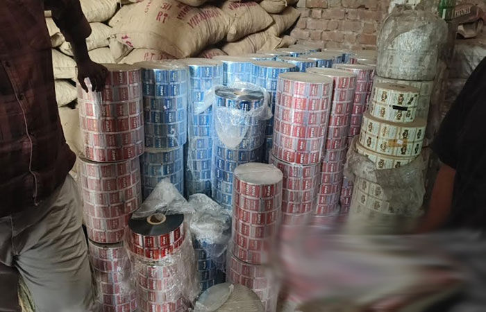 વિરમગામમાં માવા ફેક્ટરીમાંથી 2580 કિલો પ્રતિબંધિત પ્લાસ્ટિક જપ્ત 1 - image