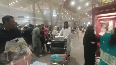 યુદ્ધના ઓછાયા વચ્ચે દુબઈથી 170 મુસાફરો અમદાવાદ પહોંચ્યા, પરિજનોની આંખોમાં હરખના આંસુ 1 - image