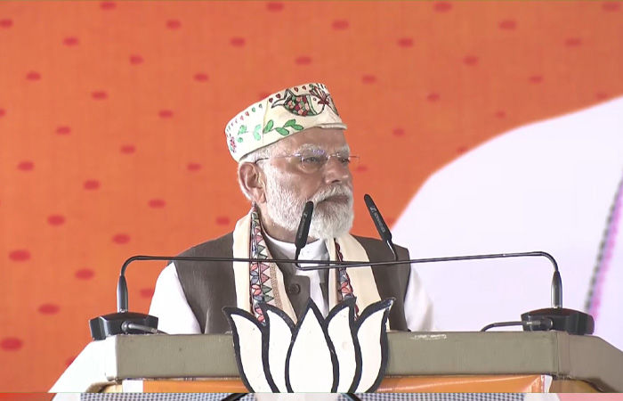 'આ લોકો જામીન લઈને બહાર ફરી રહ્યા છે', બિહારમાં લાલુ યાદવ પરિવાર પર PM મોદીનો કટાક્ષ 1 - image