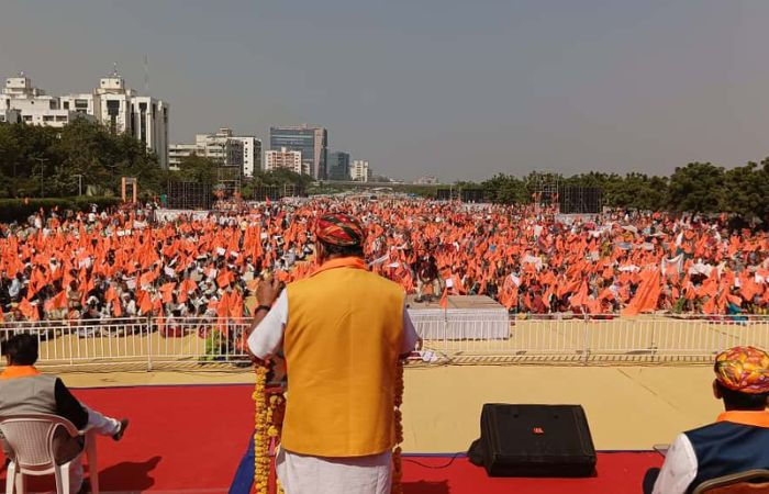 Massive crowd of workers turn up for Shramik Aakrosh Rally at Sabarmati Riverfront