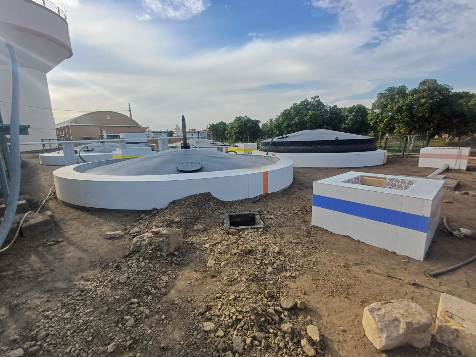 ગુજરાતનું અનોખું અન્નક્ષેત્ર: સતાધારમાં લાકડા કે LPG-PNG વગર રોજ 10 હજાર લોકો માટે બને છે ભોજન પ્રસાદ 4 - image