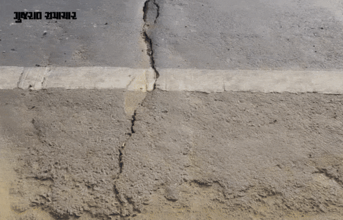 VIDEO: હવે અમદાવાદમાં સાબરમતી નદી પર આવેલા ઈન્દિરા બ્રિજ પર તિરાડ, વાહનચાલકો ભયભીત 1 - image