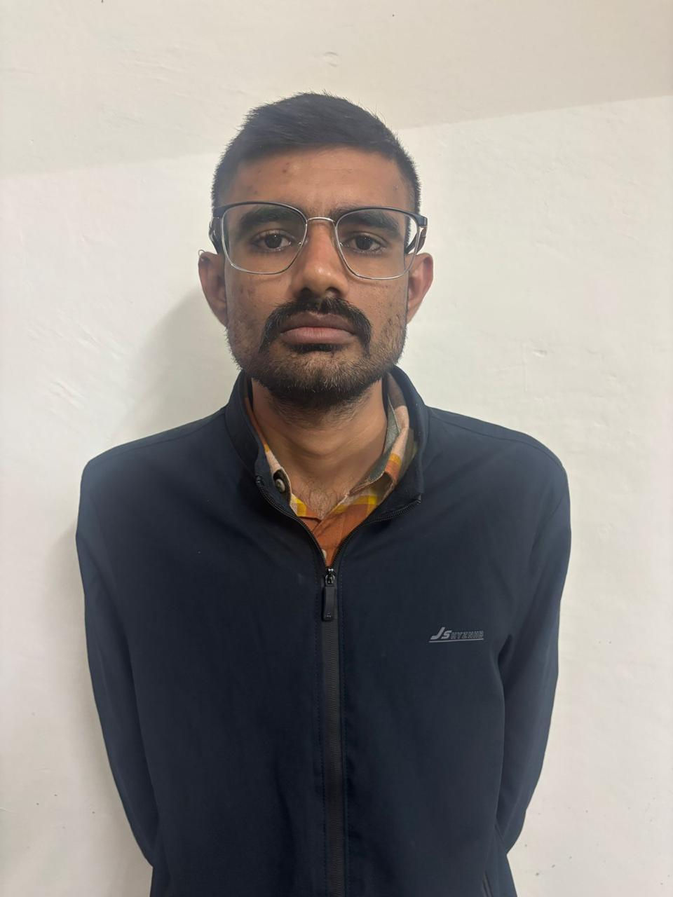 તા. પંચાયતના અધિકારી વતી ૧.૫૦ લાખની લાંચ લેતા કોન્સ્ટેબલ ઝડપાયો 2 - image