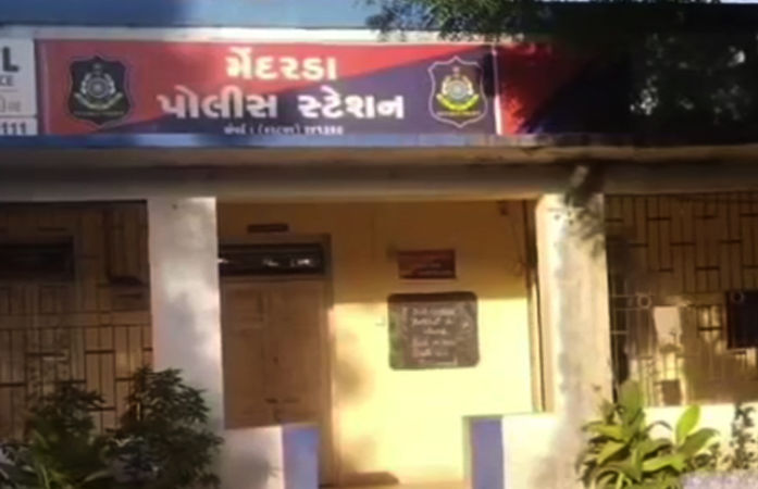 જૂનાગઢના મેંદરડામાં જાતિગત ભેદભાવ રાખી યુવક સાથે અત્યાચાર, 6 સામે એટ્રોસિટીની ફરિયાદ 1 - image