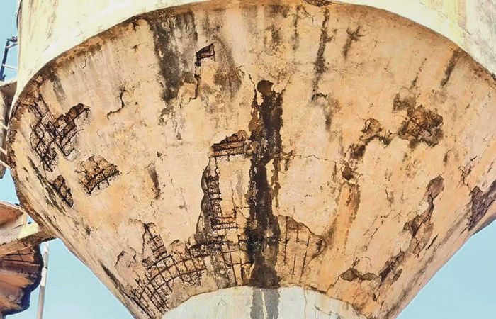 વઢવાણના ખોડુમાં જીવલેણ બનેલી જર્જરિત ટાંકી ઉતારી લેવા માંગ 1 - image