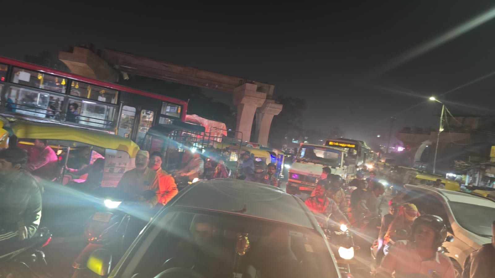 VIDEO: અમદાવાદના સુભાષ બ્રિજ પર તિરાડ પડતાં 5 દિવસ બંધ, ટ્રાફિક જામ સર્જાયો, જાણો વૈકલ્પિક રૂટ 3 - image