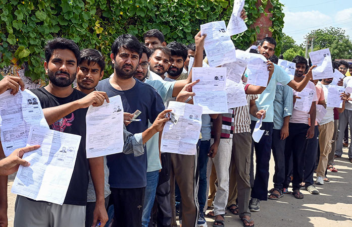 GSSSBની લેટેસ્ટ અપડેટ: જૂનિયર ક્લાર્ક CCEમાં 1180 નવી જગ્યાઓનો ઉમેરો, ફોર્મ ભરવાની તારીખ પણ લંબાઈ 1 - image