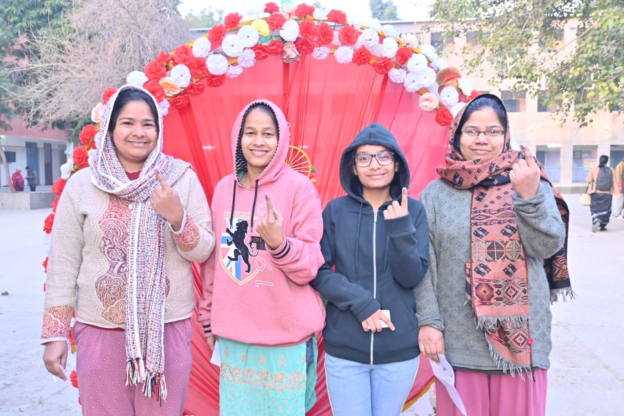 Delhi election: 33.31% turnout till 1 pm 