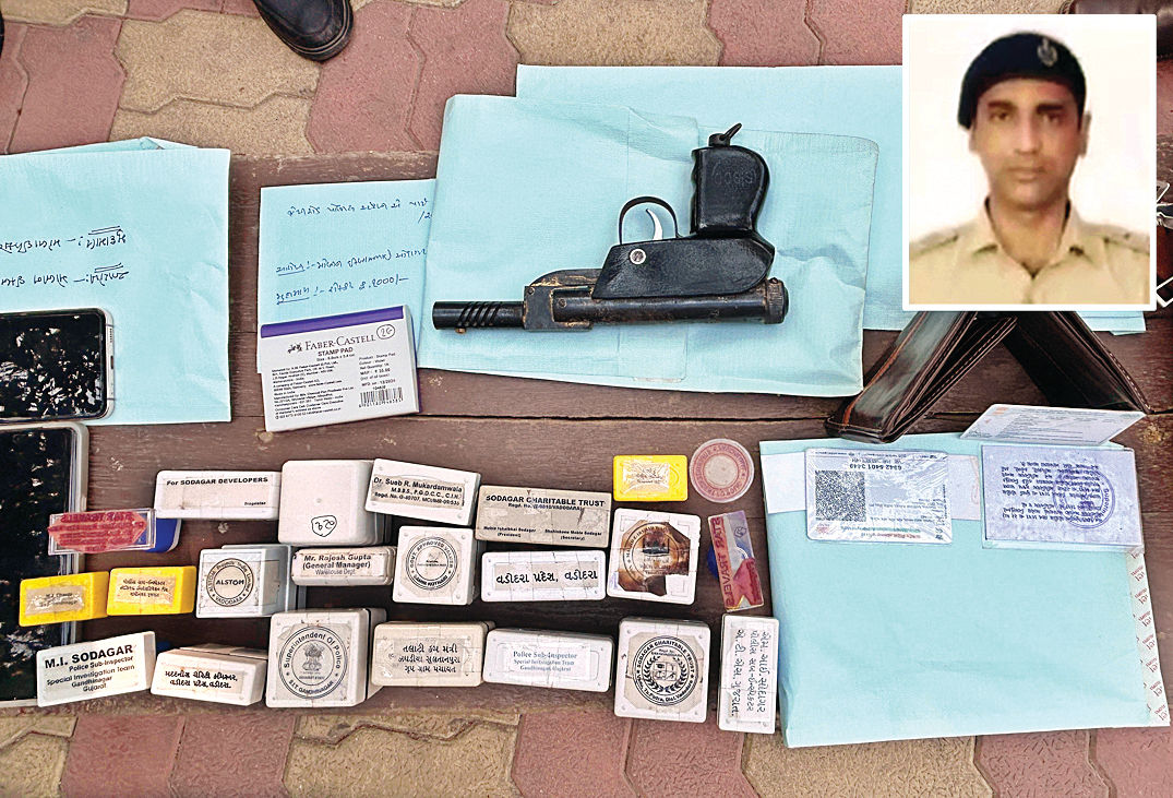 જુદીજુદી તપાસ એજન્સીઓ પણ સક્રિય,ડૂપ્લિકેટ PSI એમ આઇ સોદાગરના બેન્ક ટ્રાન્જેક્શનોની તપાસ 1 - image