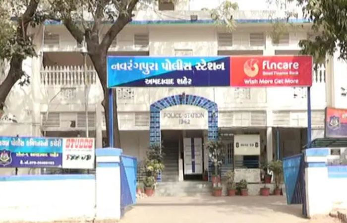 Maninagar woman conned of rs 9 lakh by fake angadia agents