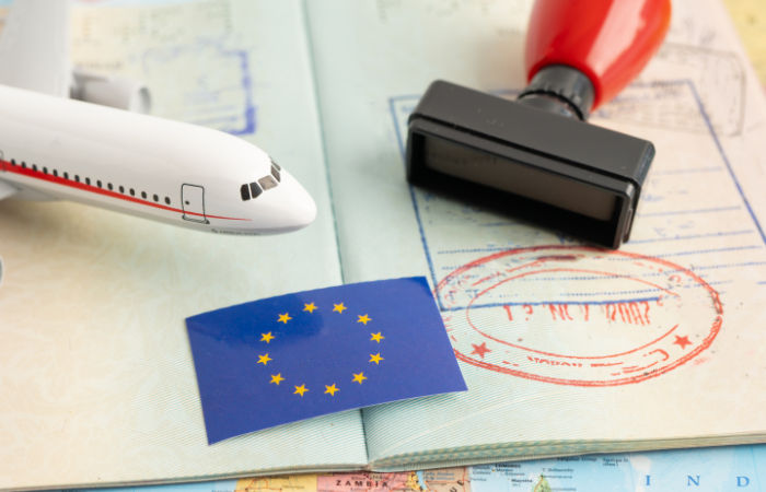 Explainer: યુરોપના 29 દેશમાં પાસપોર્ટ સ્ટેમ્પનો અંત, જાણો ડિજિટલ એન્ટ્રી અને એક્ઝિટના નવા નિયમો 1 - image
