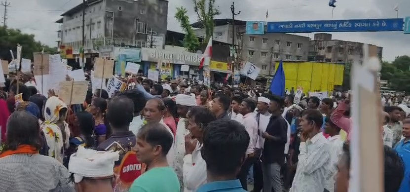 પાર-તાપી નર્મદા રિવર લિંક પ્રોજેક્ટ મુદ્દે ઘમસાણ, ડેમ નથી જોઈતો એવી કોંગ્રેસ સહિત લોકોની માગ 2 - image