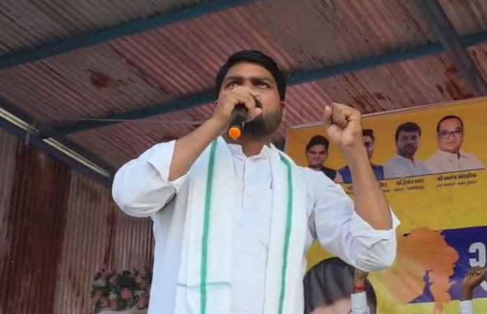 છોટાઉદેપુરમાં AAPનું શક્તિ પ્રદર્શન, ચૈતર વસાવાની સભામાં કોંગ્રેસ-ભાજપના 200 કાર્યકરો આપમાં જોડાયા 1 - image