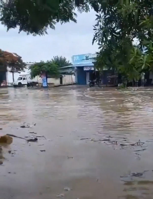 VIDEO : દેશના 6 રાજ્યોમાં વરસાદી કહેર... અનેક ગામો જળમગ્ન, યુપી-રાજસ્થાનમાં પૂરનો ખતરો 2 - image