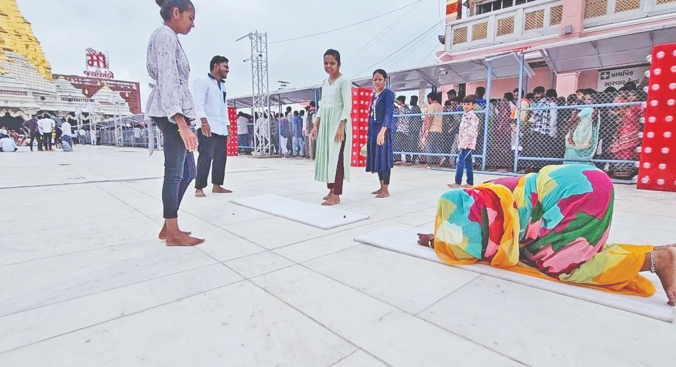 અંબાજીમાં ભાદરવી પૂનમના મેળાની શરૂઆતઃ 'બોલ માડી અંબે...'ના નાદથી ગૂંજી ઉઠી ગિરિમાળા 8 - image