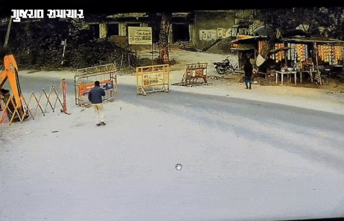 VIDEO | છોટા ઉદેપુર: પાવી જેતપુરમાં બેરિકેડ તોડી દારૂ ભરેલી કાર ભગાડનારો બુટલેગર આખરે ઝડપાયો, જુઓ CCTV 1 - image