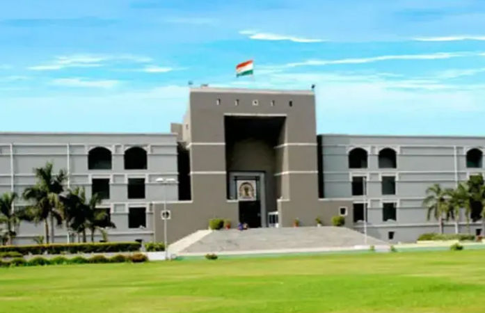 અમદાવાદમાં રોડ પહોળો કરવા 400 વર્ષ જૂની મંછા મસ્જિદનો અમુક ભાગ તોડવા HCની મંજૂરી, ટ્રસ્ટની અરજી ફગાવાઈ 1 - image