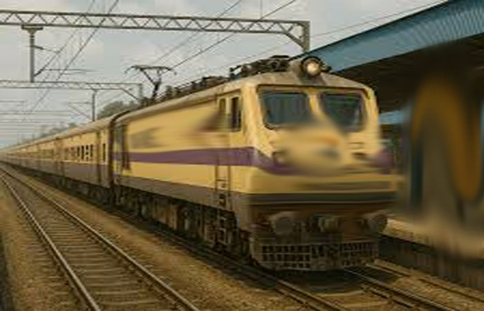 ભાવનગર-બાંદ્રા ડેઈલી ટ્રેનમાં રિઝર્વ ક્વોટા રદ્દ કરવા માંગણી 1 - image