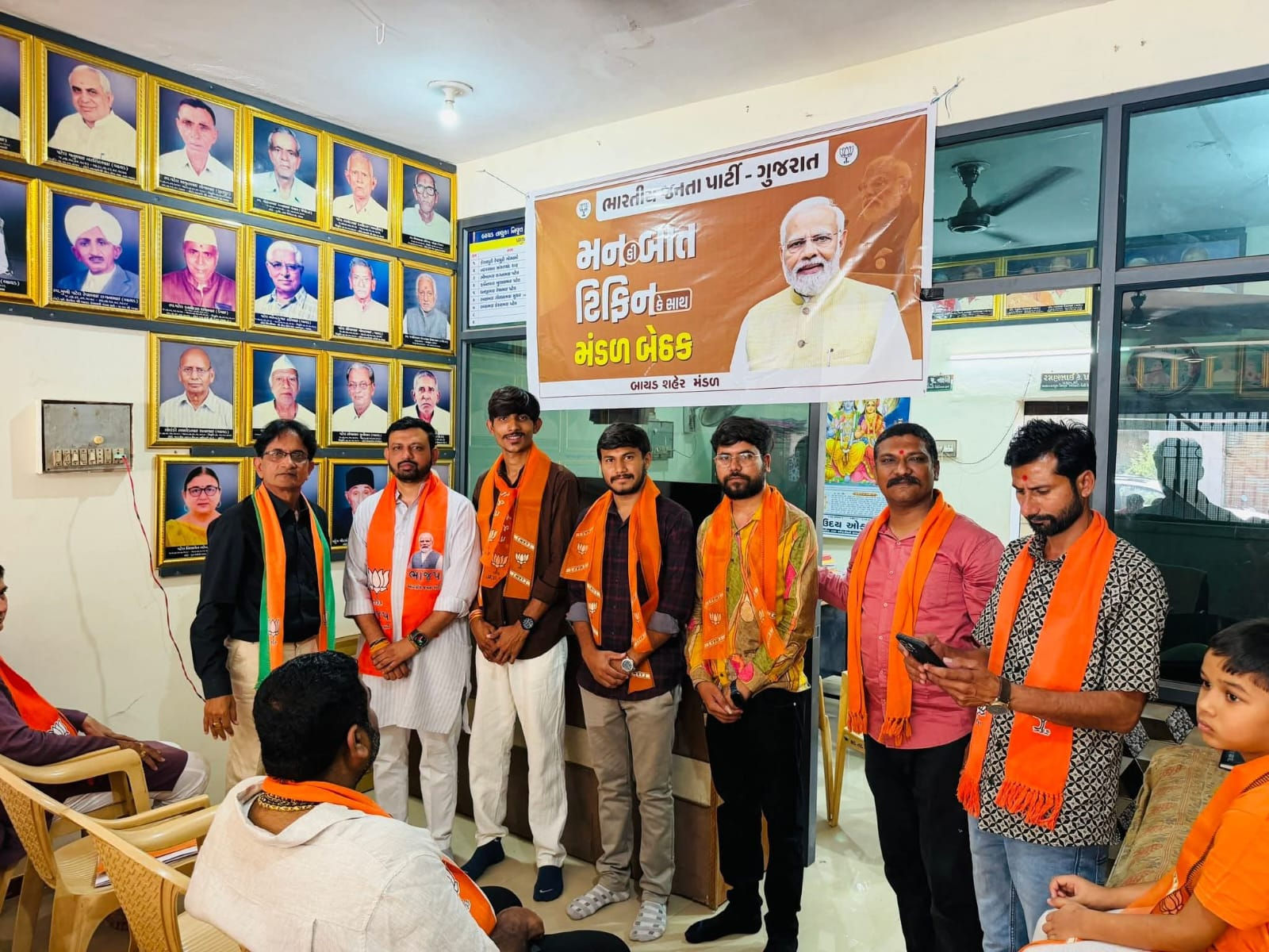 જુનિયર ક્લાર્કના પેપર કૌભાંડના આરોપીને ભાજપે યુવા મોરચા પ્રમુખનો હોદ્દો આપ્યો, ATS એ કરી હતી ધરપકડ 2 - image