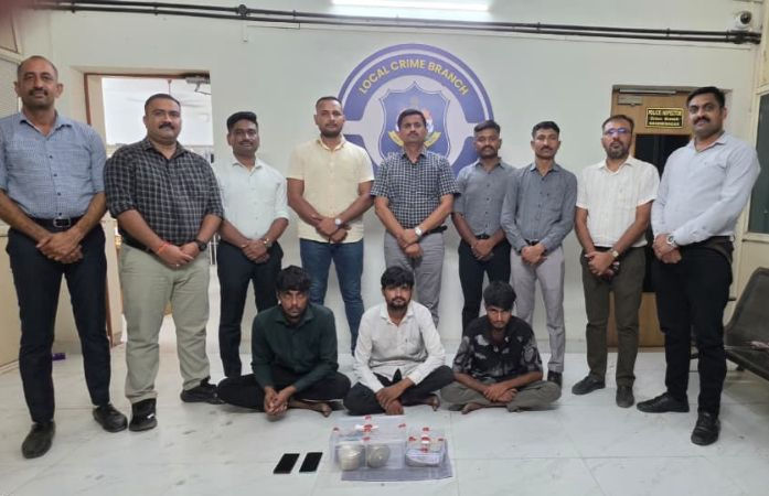 ગાંધીનગરમાં LCBનો સપાટો: સેક્ટર-1ની ઘરફોડ ચોરીનો ભેદ ઉકેલાયો, લાખોના મુદ્દામાલ સાથે અમદાવાદની ગેંગના 3 શખસો ઝડપાયા 1 - image