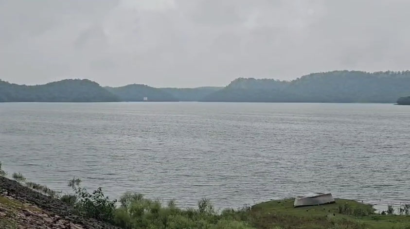 મહીસાગર જિલ્લાના કડાણા ડેમમાં જળસ્તર વધ્યું, 120 મેગાવોટ વીજળીનું ઉત્પાદન શરૂ 2 - image