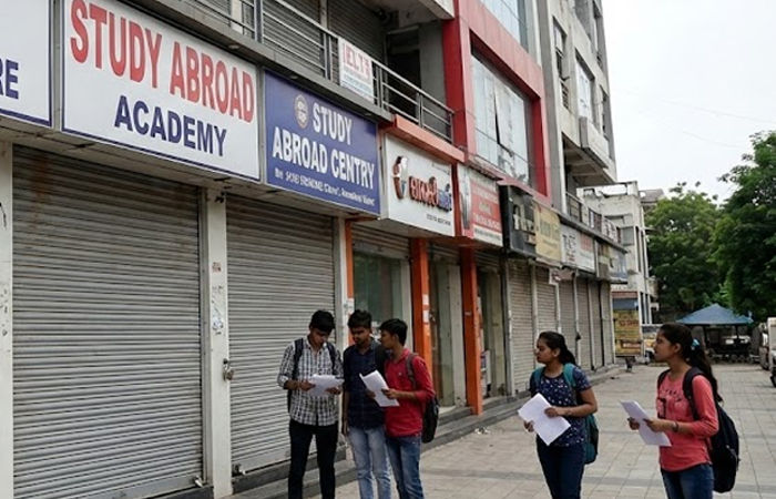 ગુજરાતમાં 4 મહિનામાં IELTSના 600 કોચિંગ સેન્ટર્સને તાળા વાગ્યા, જાણો શું છે કારણ? 1 - image