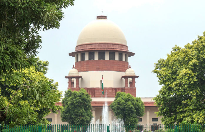 Accused who sent fake bomb threats to 11 states including Gujarat moves SC to club all FIRs