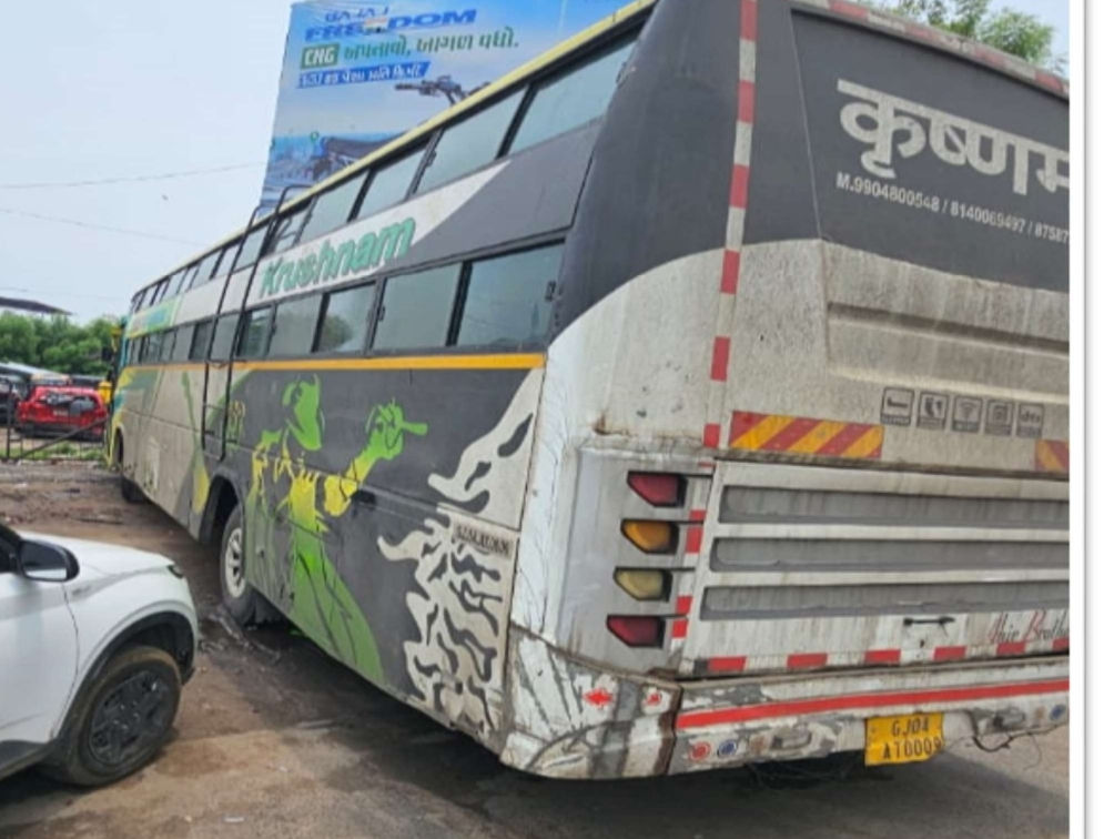 સાણંદ સર્કલ પાસે  બસમાંથી  બાયો ડીઝલ ભરેલા ૧૬ કેરબા જપ્ત કરાયા 2 - image