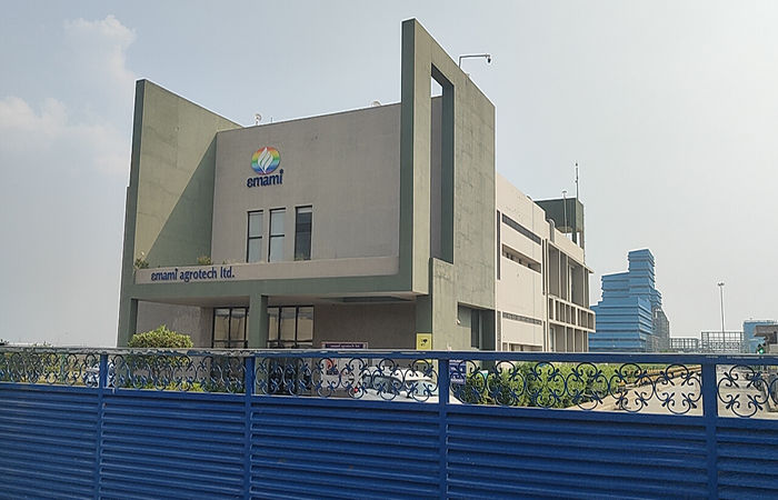 કંડલામાં ખાનગી કંપનીમાં ટેન્કમાં ઝેરી ગેસથી ગુંગળામણ થતા 5નાં મોત 1 - image