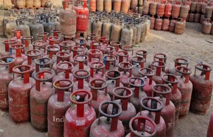 પીએનજી કંપનીઓને લાભાલાભ : ગેસના બાટલા નહીં મળે 1 - image