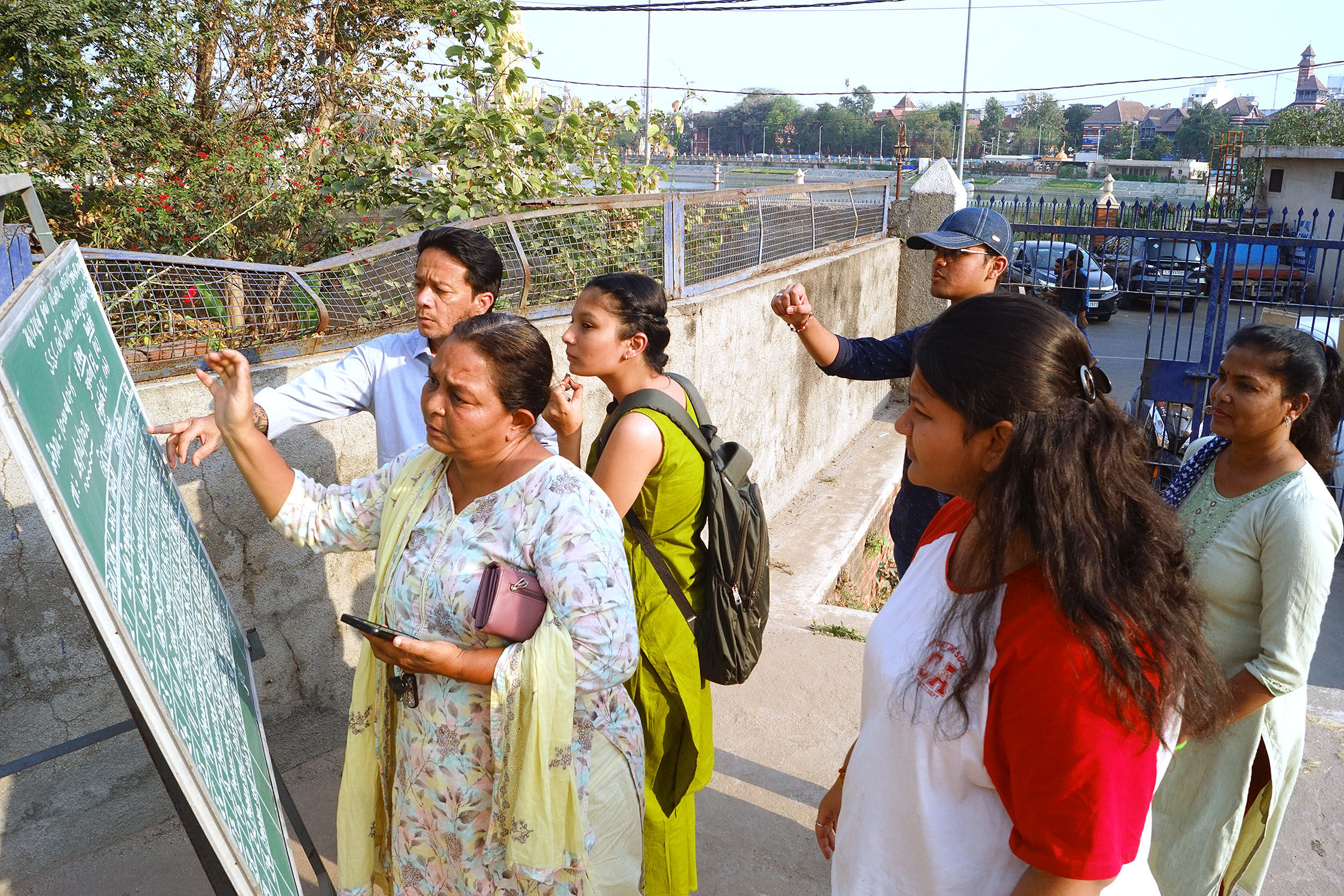 72668 વિદ્યાર્થીઓ પરીક્ષા આપશે, પૂર્વ સંધ્યાએ બેઠક વ્યવસ્થા જોવા ધસારો 1 - image