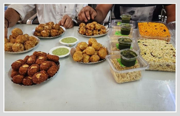 VIDEO | સુરત: શ્રાવણ માસમાં ફરાળી ફ્યુઝનનો જલવો, ઉપવાસ કરવાનું મન થઈ જાય તેવી અવનવી વાનગીઓ! 3 - image