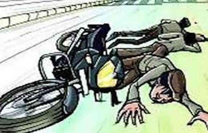 મોટરસાયકલ સ્લીપ થઈ જતા દંપતી ખંડિત, પતિનું મોત 1 - image