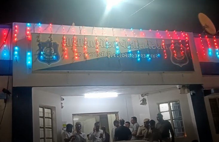 અમરેલીમાં ગ્રામ પંચાયતની ચૂંટણીથી ચાલતો ડખો તહેવાર ટાણે બન્યો ઉગ્ર, જૂથ અથડામણમાં 15 લોકો ઈજાગ્રસ્ત 1 - image