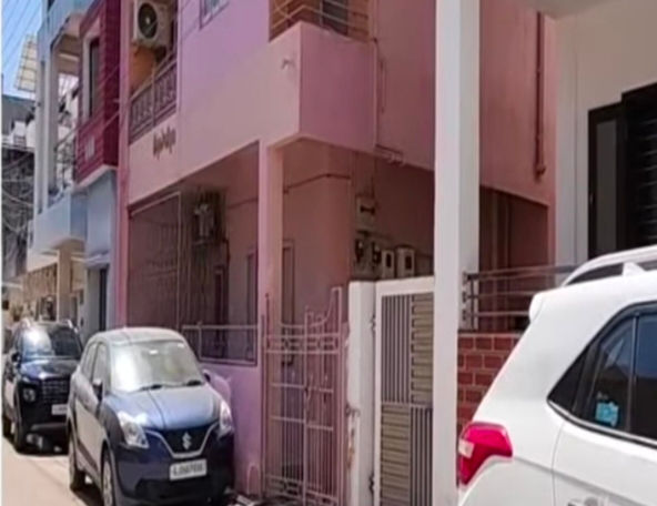 તું મારી મા નથી,DNA કરવા સેમ્પલ લેવા આવી રહ્યા છે.. તેમ કહી પુત્રએ માતા અને ઓરમાન પિતા પર કુહાડીના ઘા ઝીંક્યા 2 - image