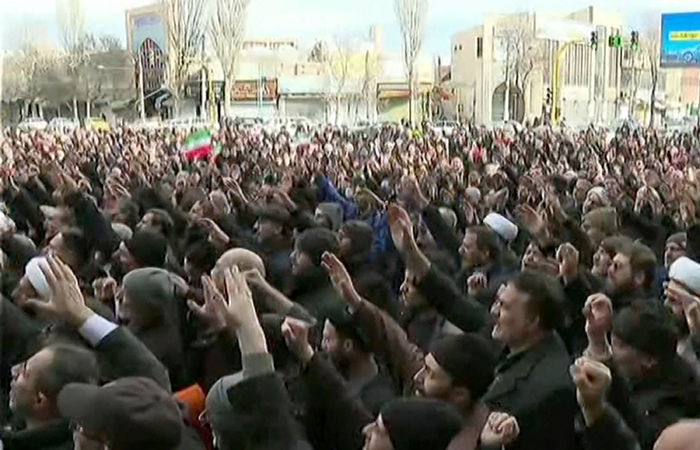 ઈરાનમાં દેખાવો ઉગ્ર બનતા ઈન્ટરનેટ, એરસ્પેસ બંધ 1 - image