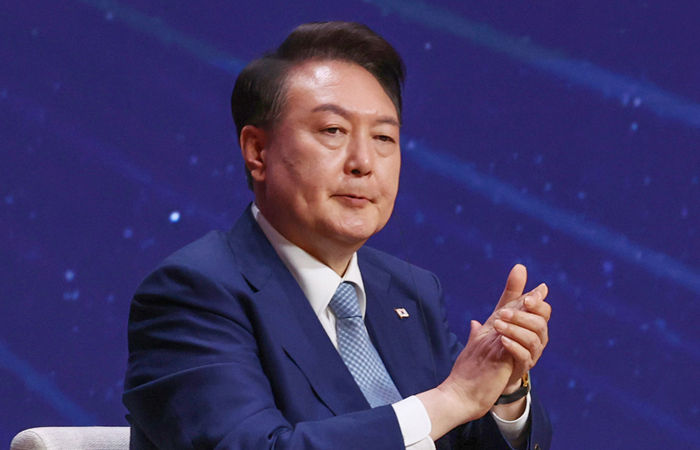 દક્ષિણ કોરિયાના પ્રમુખની ધરપકડ, સમર્થકોના હોબાળા વચ્ચે પોલીસે સર્જ્યા ફિલ્મ જેવા સીન 1 - image