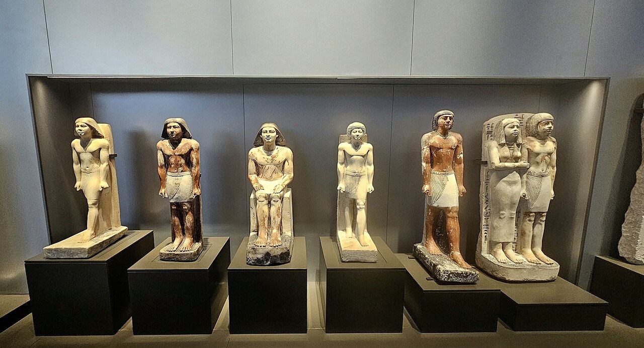 ઈજિપ્તમાં ખૂલ્યું દુનિયાનું સૌથી મોટું મ્યુઝિયમ: 57 હજાર કલાકૃતિ, ત્રણ હજાર વર્ષ તૂતનખામનની કબર અને ખજાનો મૂકાયો 2 - image