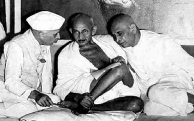 'નહેરુ અધ્ધર ચાલનારા અને આકાશમાં ઉડનારા છે જ્યારે તમારા પગ ધરતી પર હોય છે' 1 - image