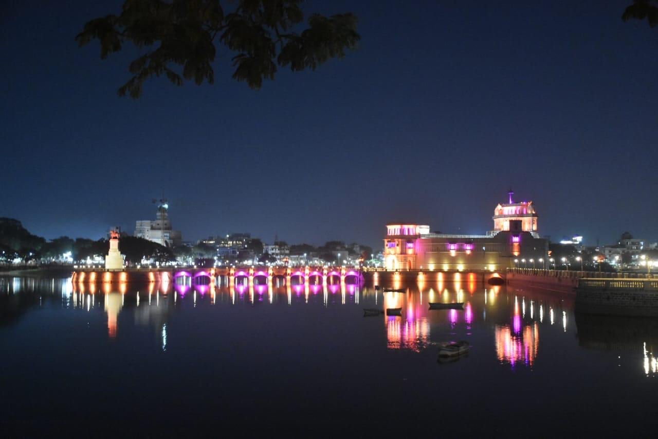 Photo: દિવાળીના તહેવારનો યુનેસ્કોની અમૂર્ત ધરોહર યાદીમાં સમાવેશ થતા જામનગરમાં કરાઈ અનોખી ઉજવણી 4 - image