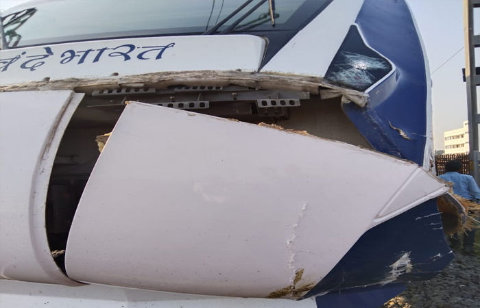 વલસાડ: વંદે ભારત ટ્રેનને નડ્યો વધુ એક અકસ્માત 1 - image