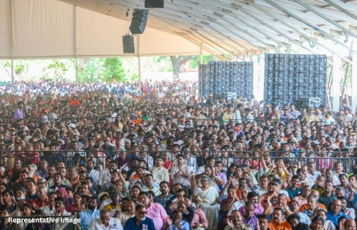 સ્કૂલોમાં તાળાં અને ઈવેન્ટમાં તાળીઓ! બનાસકાંઠામાં 1800 શિક્ષિકાની ક્લાસના બદલે PMના કાર્યક્રમમાં હાજરી 1 - image